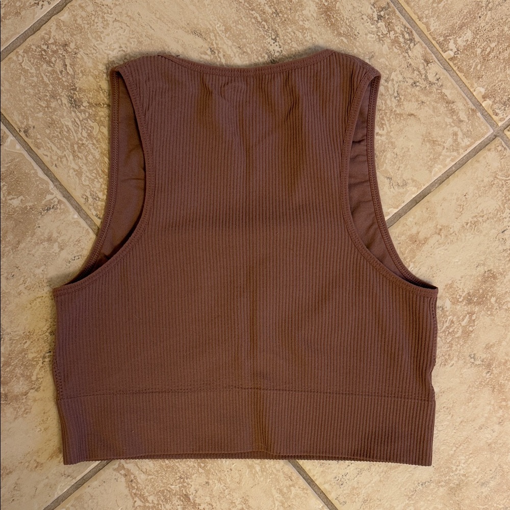Garage Ribbed Crop Top - Picture 2 of 4